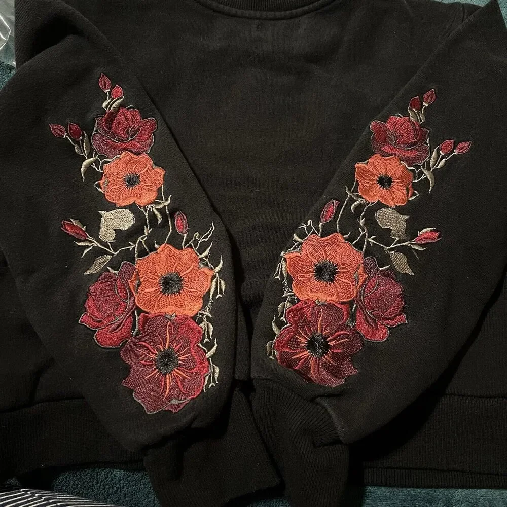 7 For All Mankind Floral Embroidered Pop-over Crop Style Sweatshirt Girls-Large - Picture 4 of 5